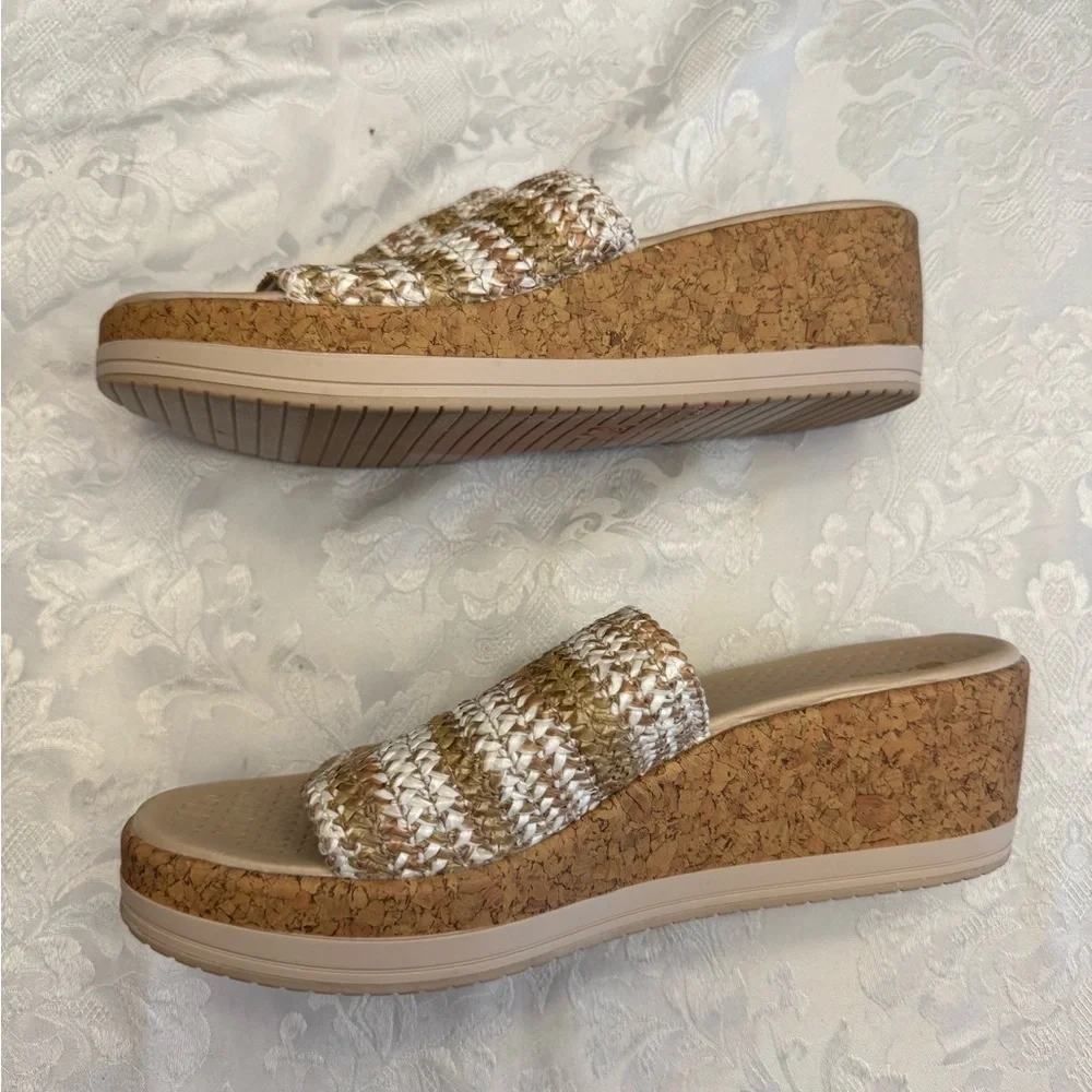 Bzees Runaway Size 9W Washable Slide Wedge‎ Sandal Comfort Shoe Beige